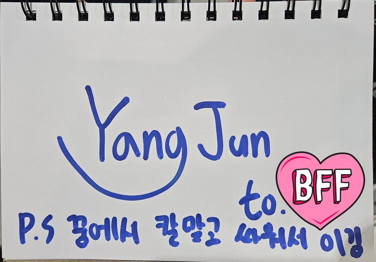 onlyforowt1's tweet photo. #YangJun
양준님과 헤이저님이 프라우드님 포카를 꾸며주셨어요
양준님은 부끄러워하는..? 걸 그려주셨고
헤이저님은 악마..뿔과 헤이저 최애라고 말하는 걸 그려주셨네요
번진거아니고 포카가저렇게생겼습니다 https://t.co/kDP6rJie3W