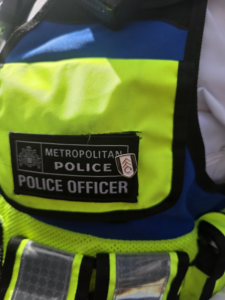 teddybeerlover's tweet photo. Up the @metpoliceuk 😂😂 #ffc #fulham #coyw https://t.co/IHpZ0r3mfJ