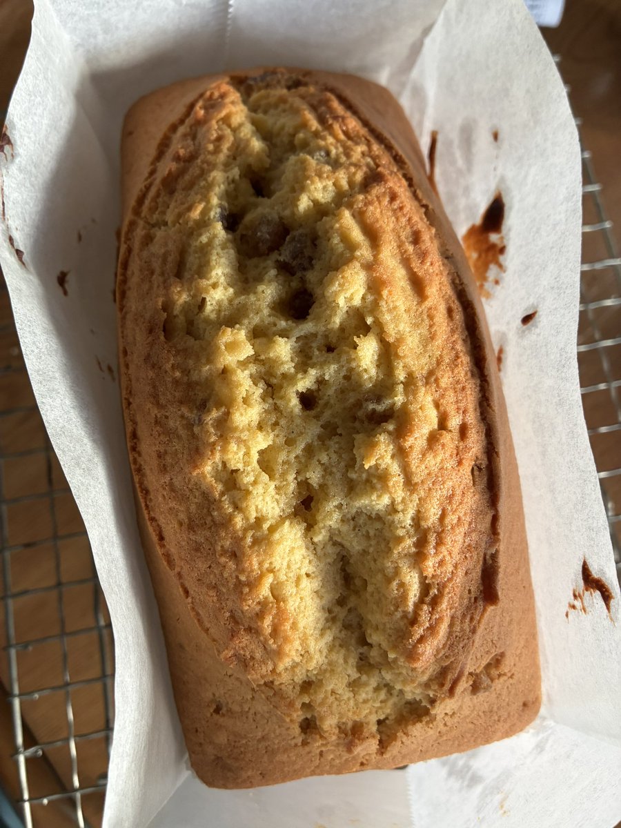 m0504makiko's tweet photo. ブランデーケーキ
マロングラッセ入り
3日後完成
いろんなレシピを参考にして作ったけど
ブランデー結構入れるのねー
#TomizawaShouten 
 @DoverLimited https://t.co/yJ5NRYGjJk