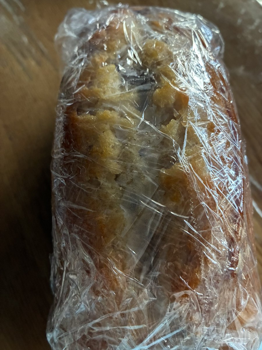 m0504makiko's tweet photo. ブランデーケーキ
マロングラッセ入り
3日後完成
いろんなレシピを参考にして作ったけど
ブランデー結構入れるのねー
#TomizawaShouten 
 @DoverLimited https://t.co/yJ5NRYGjJk