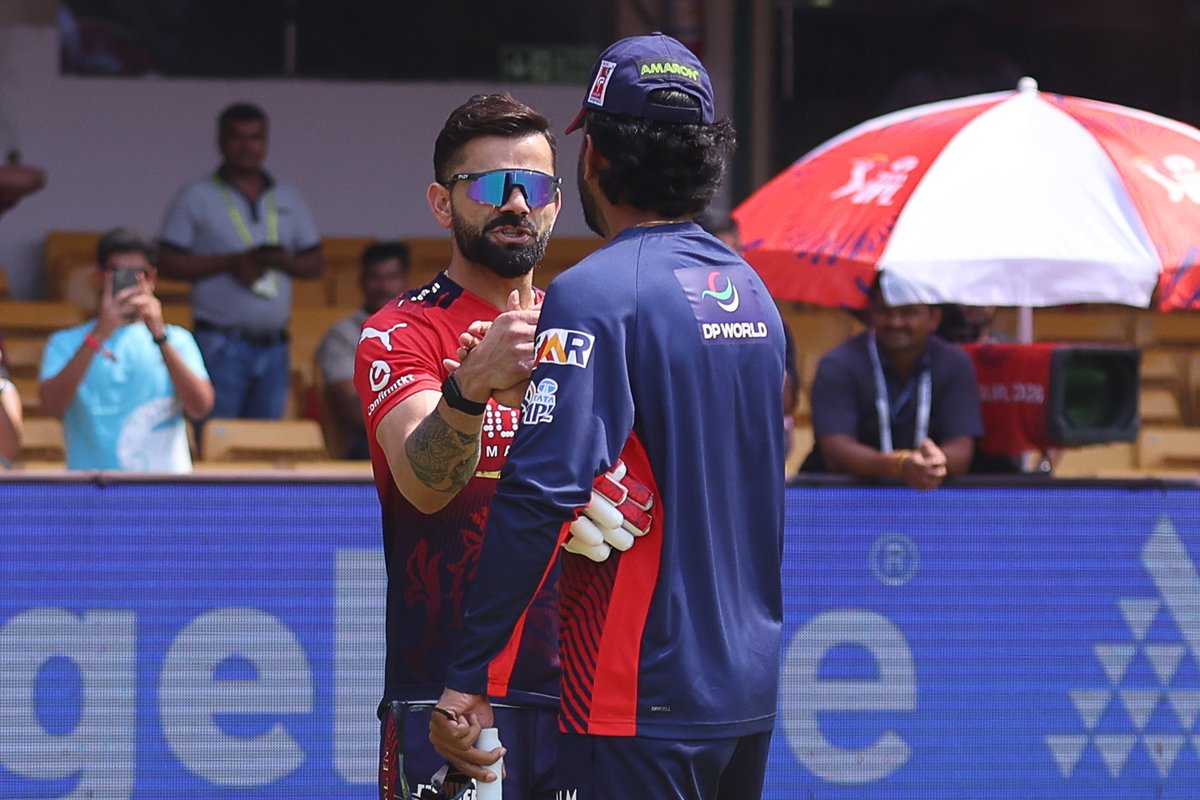 IPL's tweet photo. The Delhi boy who conquered Bengaluru 👑
The Bengaluru boy celebrating his special day 🎂

Virat Kohli 🤝 KL Rahul ❤️💙

Updates ▶️ https://t.co/vfJ6SccA9T

#TATAIPL | #KhelBindaas | #RCBvDC | @RCBTweets | @DelhiCapitals https://t.co/SgxQS8welH