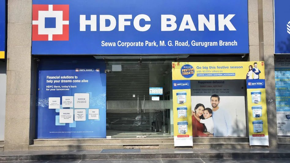 CNBCTV18Live's tweet image. #4QWithCNBCTV18 | #HDFCBank reports #Q4Results

Net NPA at 0.38% vs 0.42% (QoQ)

Gross NPA at 1.15% vs 1.24% (QoQ)

Net NPA at ₹11,169.5 cr vs ₹11,981.8 cr (QoQ)

Gross NPA at ₹34,061.2 cr vs ₹35,179 cr (QoQ)

Provisions at ₹2,609.6 cr vs ₹2,837.9 cr QoQ vs ₹3,193 cr YoY