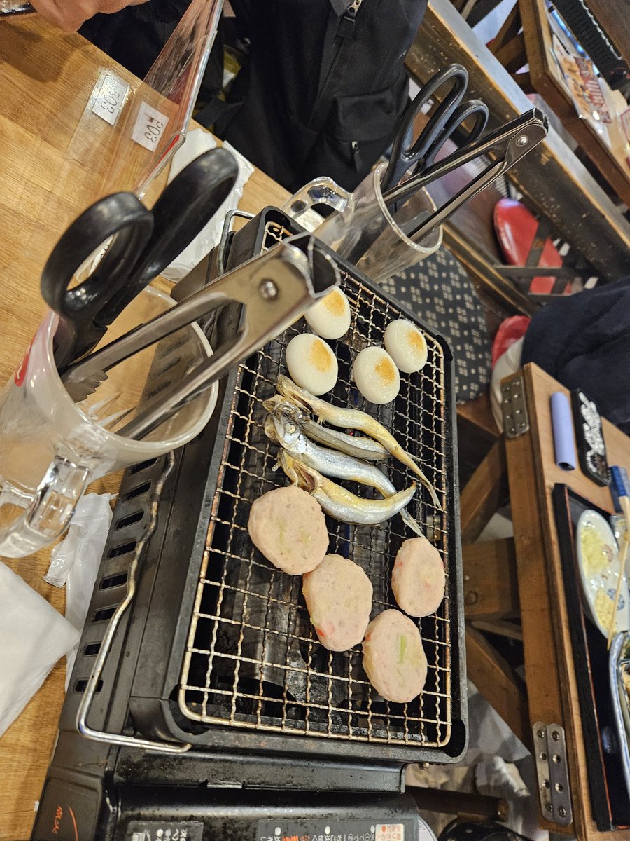 今日はかつての部署のメンバーと楽しい愚痴り合い😁
昼呑みで肉に魚に飲み屋をハシゴ。夕方には帰宅でサイコーでした😍