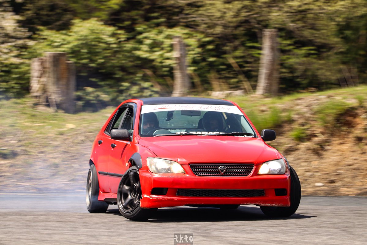 たかto tweet media