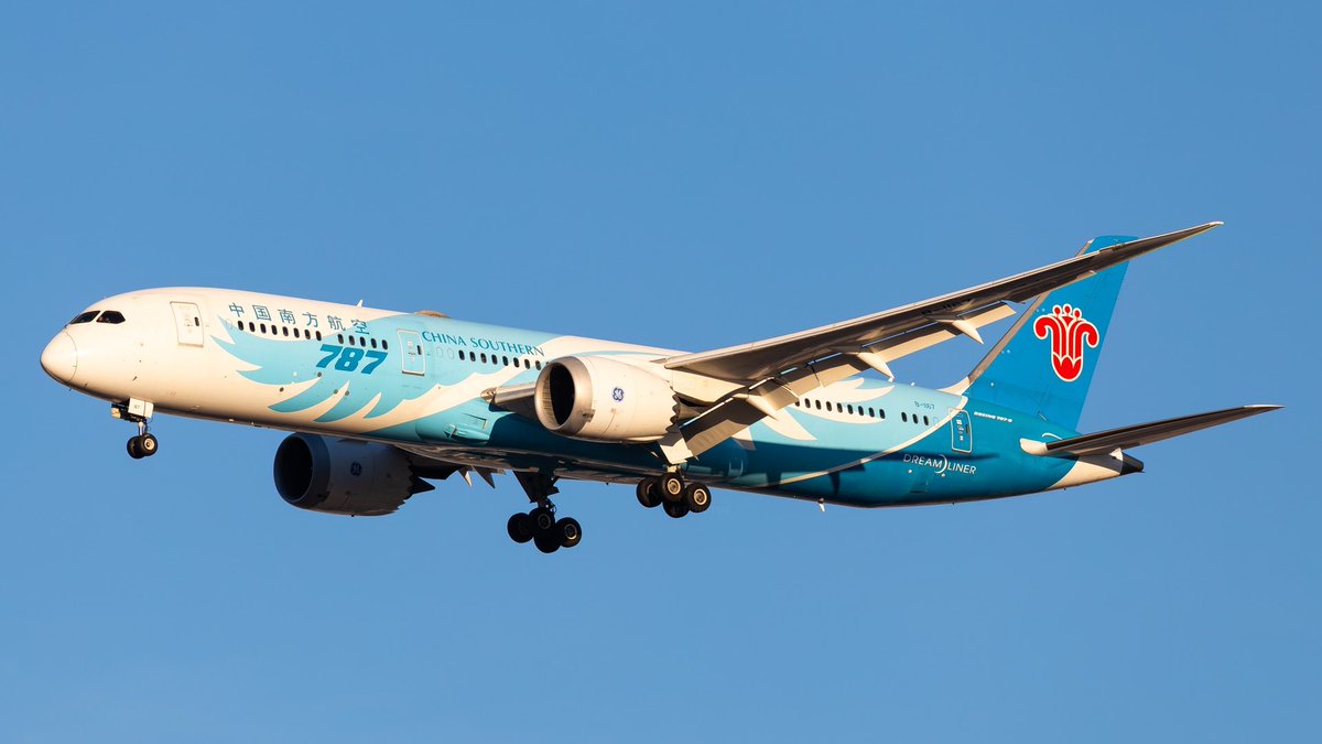 airplusnews's tweet photo. 🔴 De nombreuses compagnies réduisent leurs vols en raison de montée du prix du kérosène.

▫️Delta 

- New York JFK - Memphis du 7 juin au 7 septembre.
- New York JFK - St. Louis du 7 juin au 7 septembre.
- Detroit - Reykjavik du 7 mai au 6 juillet.
- Boston - Nassau du 18 juillet au 5 septembre.
- Seattle - Cancun du 2 juin au 8 novembre.

▫️Air Canada 

La compagnie va suspendre tous ses vols vers New York JFK du 1er juin au 23 octobre (vols de Montréal et Toronto).

▫️Thai Airways annonce réduire ses vols en mai vers toute l’Asie et l’Europe (dont Francfort, Munich, Copenhague, Oslo & Stockholm.

▫️China Southern annonce une grosse réduction de ses vols vers l’Océanie jusqu’en septembre. Les vols de Canton vers Sydney, Auckland, Brisbane, Darwin, Melbourne & Perth sont concernés.