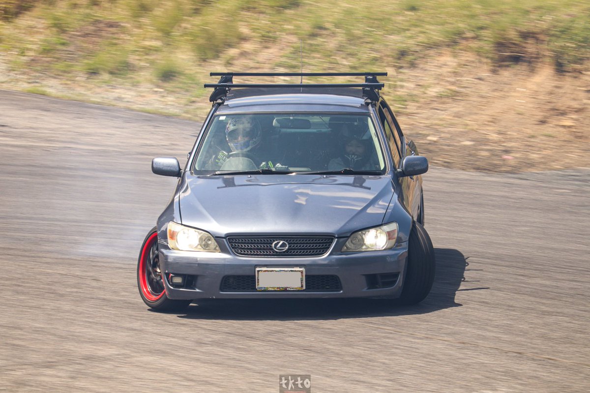 たかto tweet media