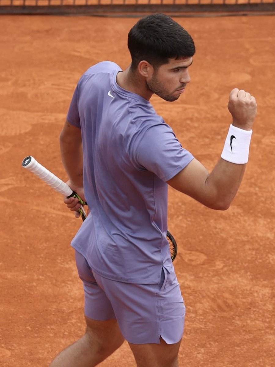 #CARL1TOS tweet media