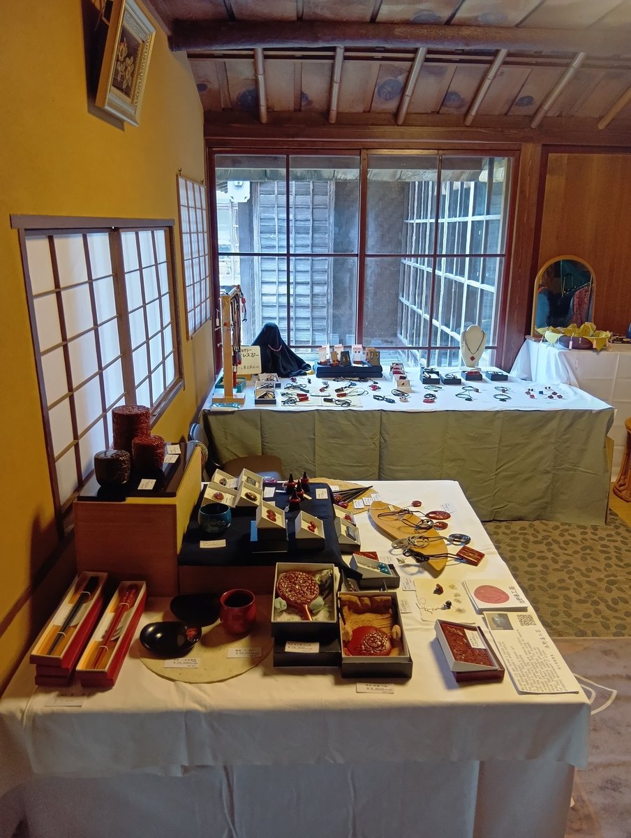 iknori121's tweet photo. 渡邉邸春の庭
お庭を見たり展示を見たり、美味しいお弁当にインド音楽に聞き入ったり、気持ちのいい1日でした。
リラクゼーション等もあります。気になる〜😍
2日間のイベント、明日はもう最終日、皆さまお見逃しのないように😊
会場でお待ちしています❣️ https://t.co/occcxy3Nuf
