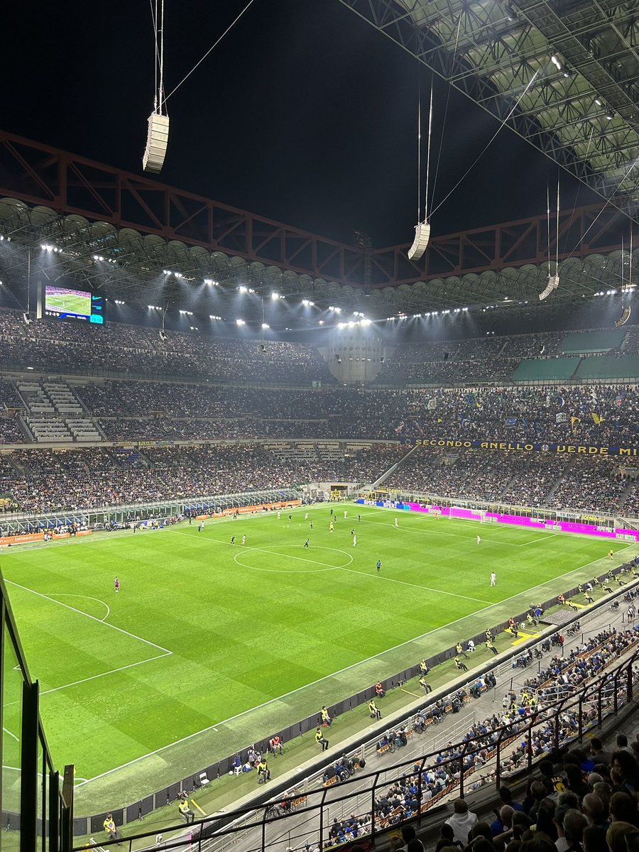hollylouise67's tweet photo. Hands down the best away trip ever. Florence, what a beautiful place. Incredible atmosphere from the Palace too!!❤️💙

All topped off with a bucket list trip to the San Siro🤩 

Next stop: Poland again ole ole #cpfc https://t.co/mMLg5B2ImN