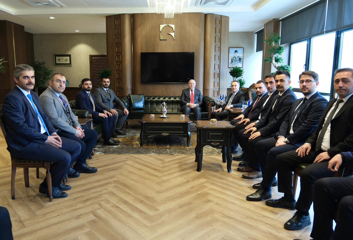 profdrfatihylmz's tweet photo. 🤝 Sayın Başkanımızı Ağırladık

Üniversitemiz ile Türkiye Gençlik Vakfı (TÜGVA) iş birliğinde yürüttüğümüz İhtisas Akademi programı kapsamında, Erzurum Büyükşehir Belediye Başkanı Sayın Mehmet Sekmen’i üniversitemizde ağırladık.

Gerçekleştirdiğimiz görüşmede; üniversitemizin eğitim-öğretim faaliyetleri, bilimsel çalışmaları ve toplumsal katkı odaklı projeleri hakkında kendilerine bilgi verdik.

Nazik ziyaretleri dolayısıyla Sayın Başkanımıza teşekkür ediyorum.

#gaziosmanpaşaüniversitesi #TÜGVA #İhtisasAkademi