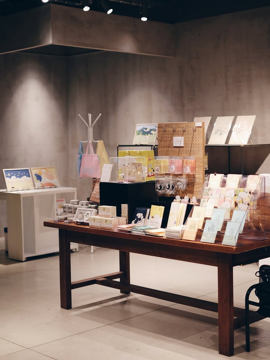 teraoka_natsumi's tweet photo. 福岡での展示は4/19までです🐾 @ropponmatsu_t お立ち寄りいただきありがとうございました💐 https://t.co/ZhNbMbx4AZ