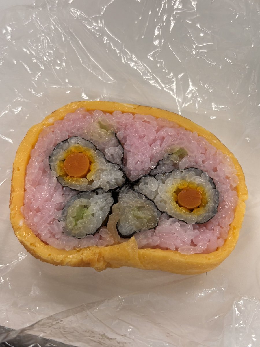 手作りなんだけど、食べてって言われていただいた巻き寿司が可愛らしくて美味しかったので、私の一日は今日も素晴らしかった