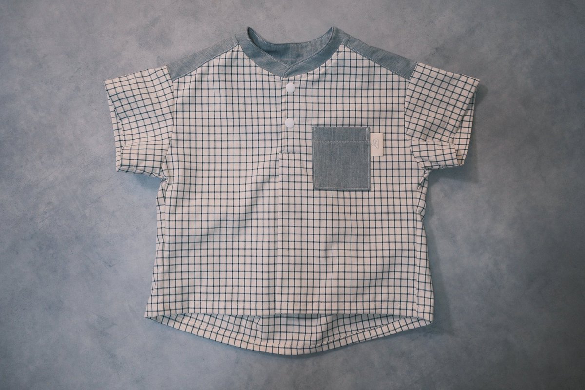 miduumi23's tweet photo. タグをお試しで作っていただきました🏷️
息子に作った服につけてみました🦢かわいい🥰

生地は全然違うのですが、この形のセーラーカラーver.で夏服をいくつか作りたいなぁと思っています💭🪡 https://t.co/rhVsFUME9x