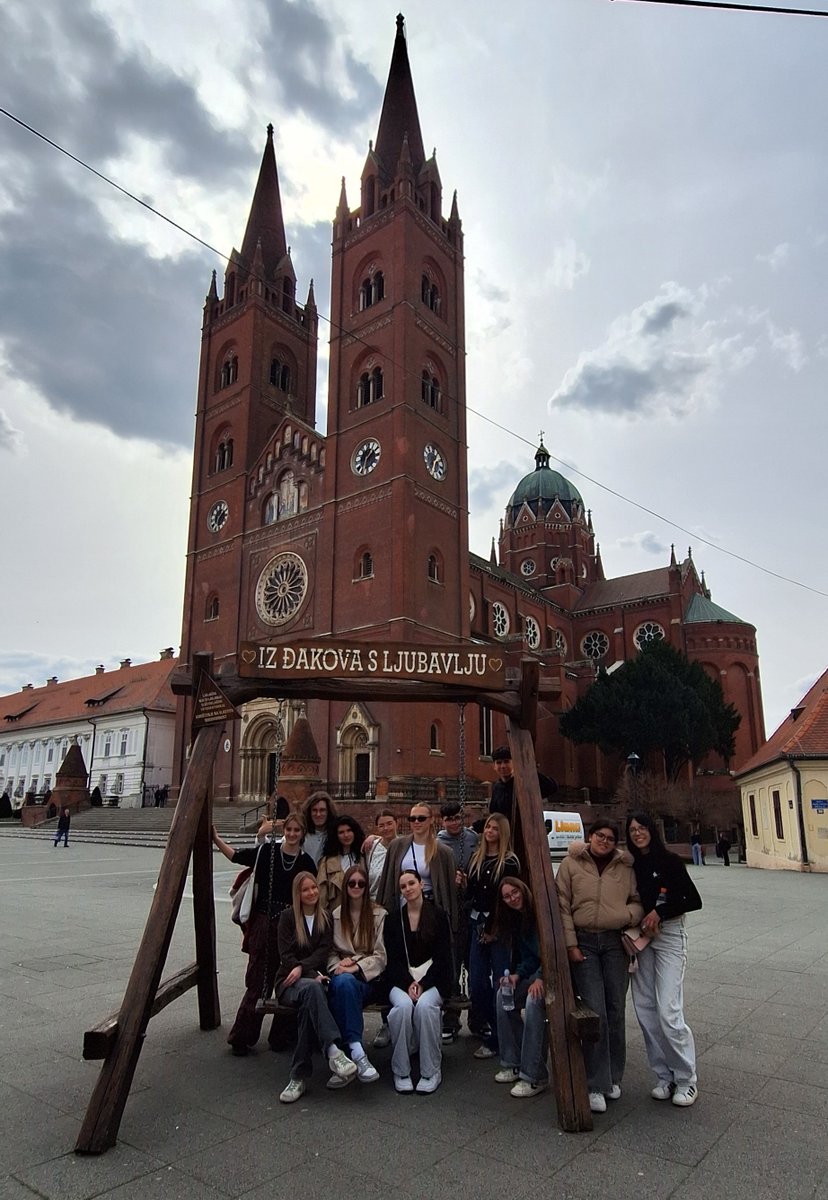 iesvae's tweet photo. ERASMUS+ EN MARÇ
Hem tingut el privilegi d’acollir  a dos centres educatius, un d’Itàlia i un altre de Croàcia , i a  participar en una mobilitat en grup d’alumnat, en el marc del prestigiós  programa #ErasmusPlus de @sepiegob.
Més informació i imatges en:
https://t.co/VLc8WQVvsk https://t.co/Dds4H9MDgO