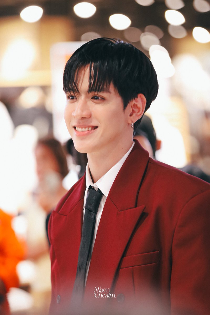 วฌอ. tweet media