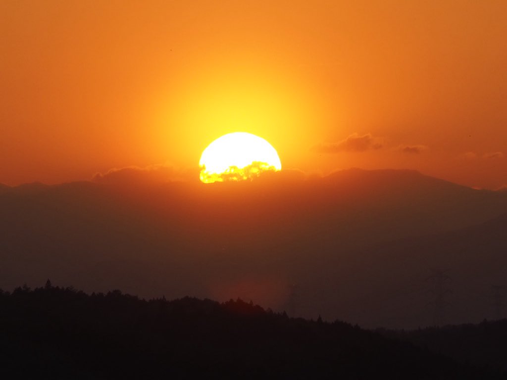 sasayaso's tweet photo. 4月18日土曜日夕方
#旅館ささや荘♨️ #栃木県　#馬頭温泉郷♨️ #那珂川町　#夕焼け温泉♨️ #美人の湯　#日帰り温泉���️ #立ち寄り湯　#宿泊 #イマソラ https://t.co/ftegchfBPR
