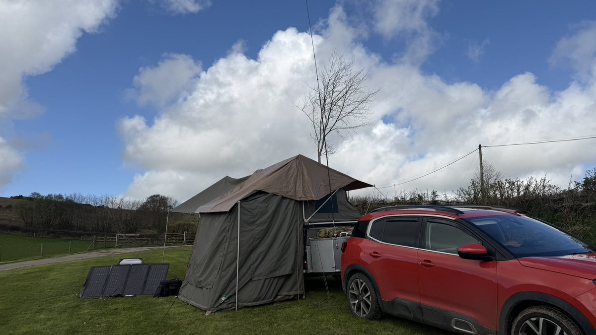 M0IAX's tweet photo. Yeasu FTX-1 and Cha MPAS 2 on the camping trailer. Battery charging from the solar panels. https://t.co/OH9n5jPWEN
