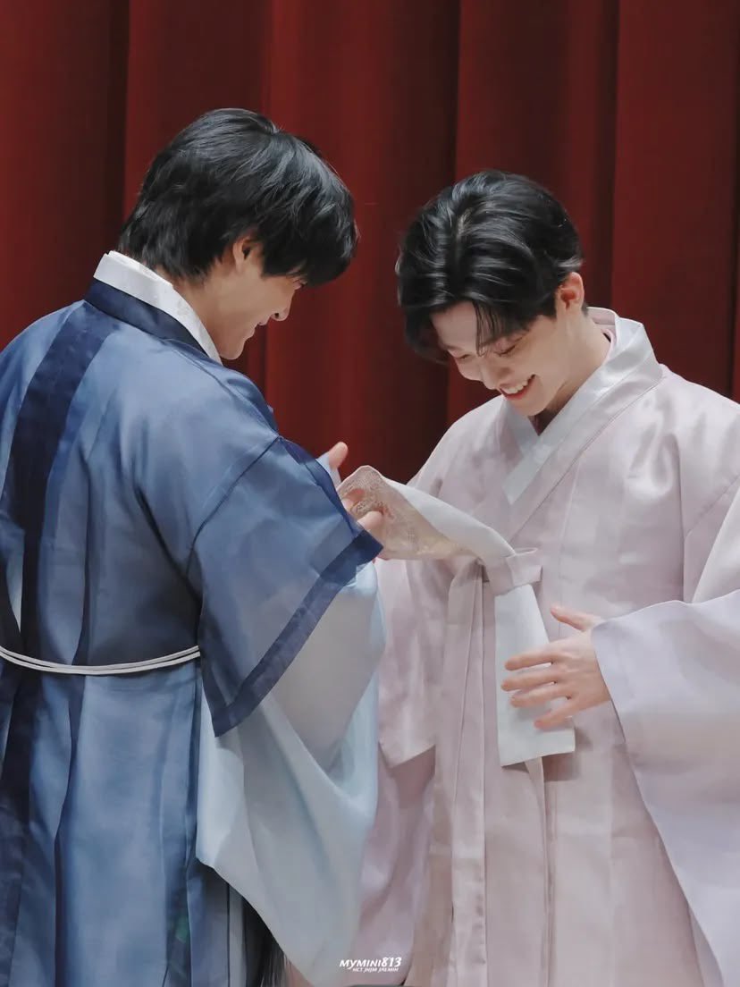 i’m starving give me more nomin maternal pics