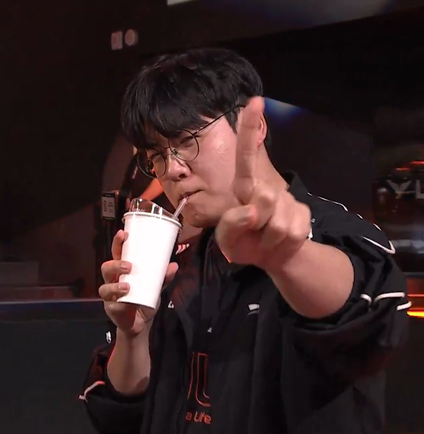 ado (i miss theshy) tweet media