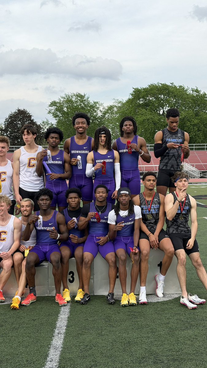 BHSDogsTrack's tweet image. We got a lot of dawgs!!

Deji Adesoji⬇️
Jordan Redmon⬇️
Kingston Thompson⬇️
Jaxson Pierson
 💥41.26💥🥈 #3 all time

Trentin Russ⬇️ 
Emmanuel Armstrong⬇️
Noah Dearman⬇️ 
Ra’Shaun Snow
🔥41.68🔥🥉#6 all time

#speedkills