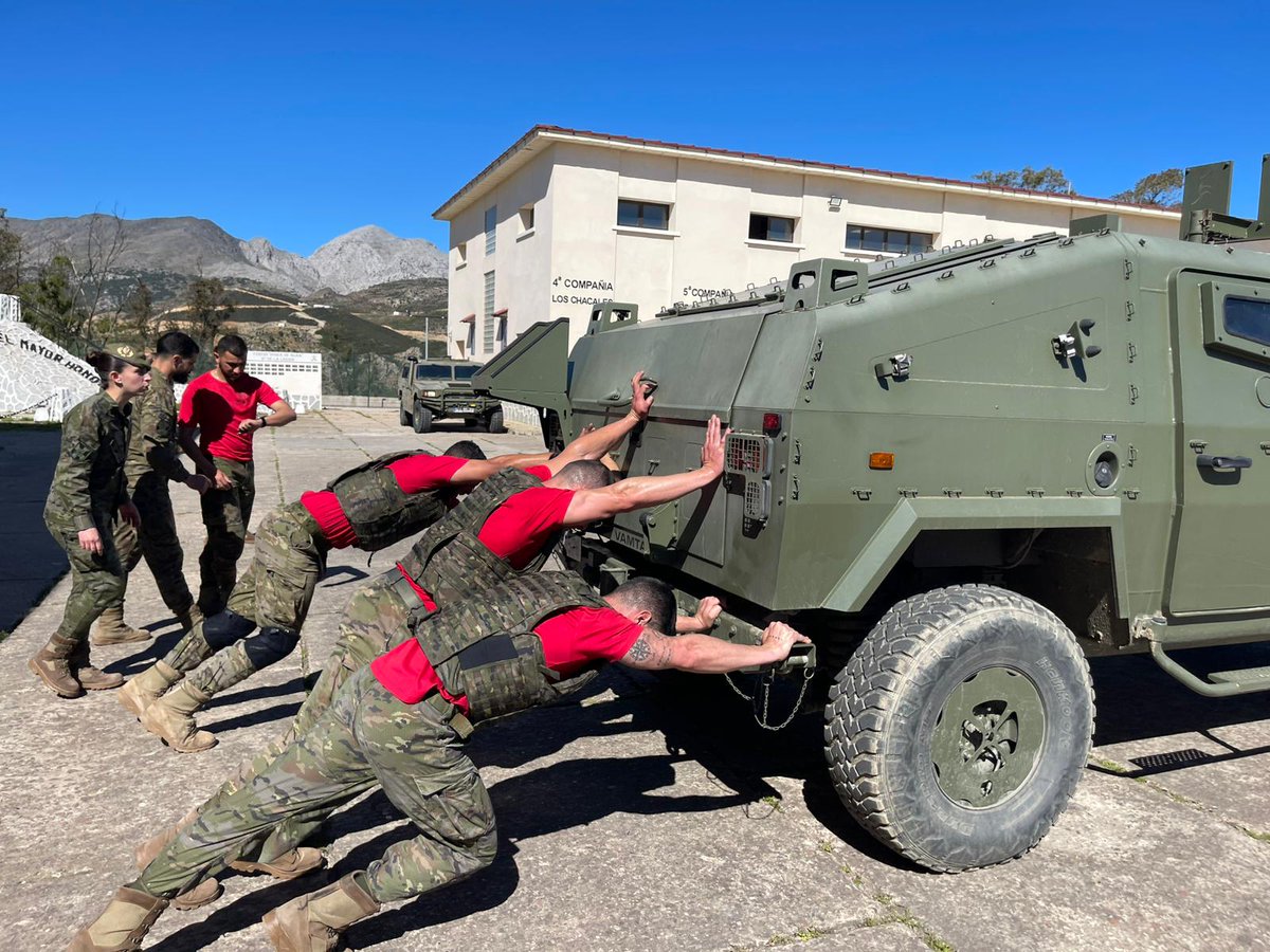 COMGECEU_ET's tweet photo. Enhorabuena al #RAMIX30 🥇 #TERLEG2 🥈 #RING7 🥉 y al resto de equipos que han participado en el Campeonato Local #COMGECEU de Instrucción Físico-Operativa #IFO
@MCANA_ET @EjercitoTierra
#EjércitoconelDeporte https://t.co/huesUS104E