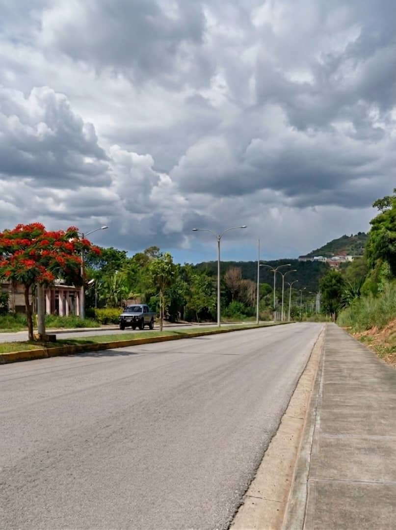 MarioBuffone70's tweet image. AVENIDA MACARAPANA. #Carupano, #Sucre. Se construyó entre octubre de 1981 y marzo de 1983, durante el mandato del presidente Luis Herrera Campins. Su recorrido aproximado es de 2,3 kilómetros. #ObrasDeLaDemocracia