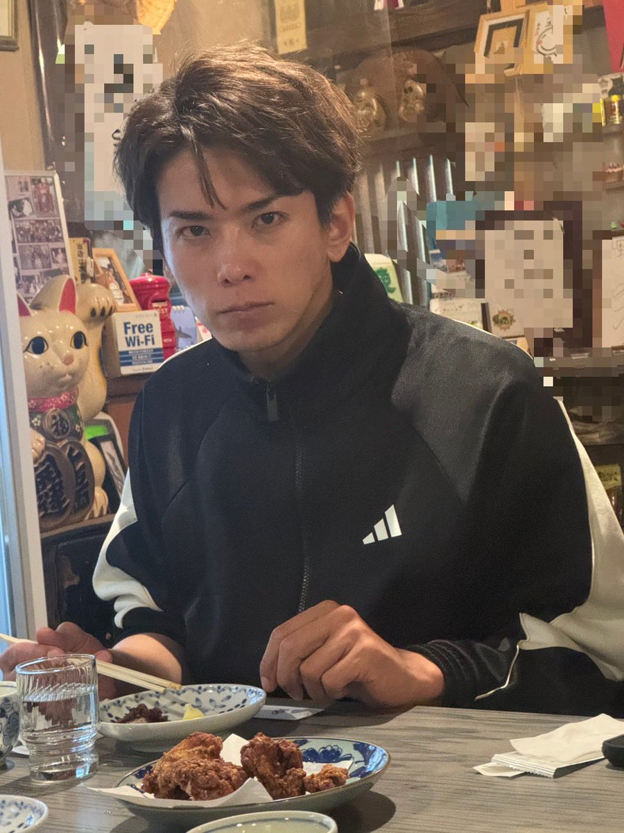 モナキ tweet media