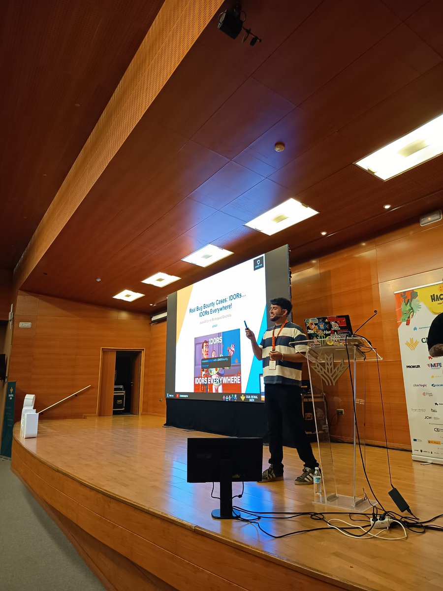 Hack-én tweet media
