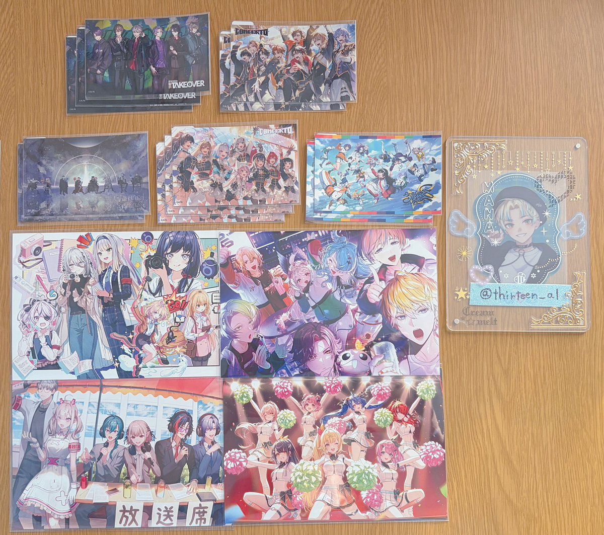 thirteen_al's tweet photo. にじさんじ 交換 譲渡 にじフェス2026 クラスジャージ バイオレット ブルー 8th Anniversary LIVE 「CONCERTO」
キラキラカード Day2 缶バッジ ポストカード  OS特典ステッカー

大阪手渡しor郵送
【譲】2～3枚目(ALT)／固定ポスト
【求】1枚目／固定ポスト／定価+送料

6枚目必読
宜しくお願いします https://t.co/WjTujN2MHg