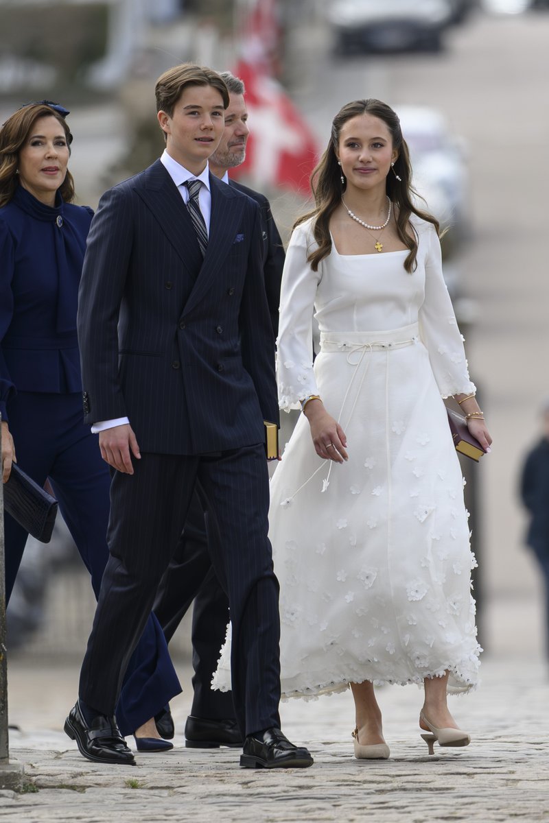 royalfocus1's tweet image. Prince Vincent and Princess Josephine of Denmark were joined by their God Father King Felipe of Spain at their confirmation at Fredensborg Palace #Denmark #Confirmation #PrinceVincent #PrincessJosephine