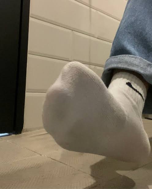 SpartaSenkron's tweet image. #white #sock #smell