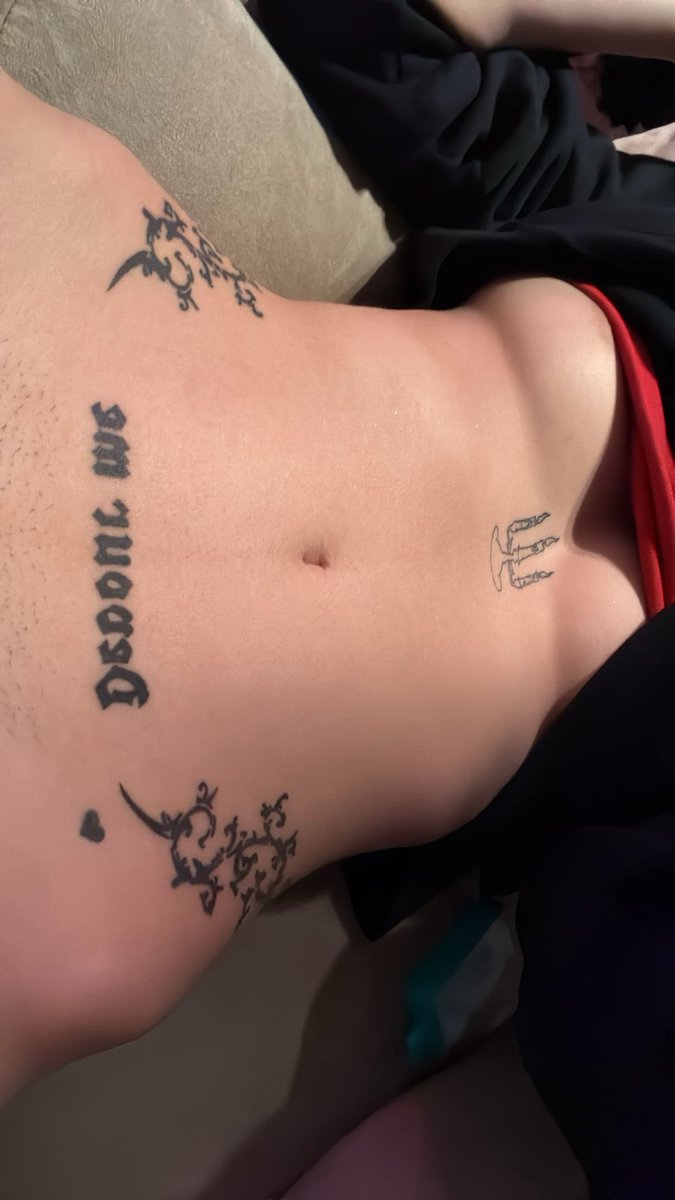 lovesluciousbod's tweet photo. Kiss me here ? https://t.co/qFU4ptz3dG