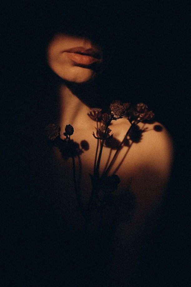 ❦

•

مَن يُزيلُ هذهِ الأَشواكَ
عن جَسَدي؟

أحتاجُ إلى بَطَلي الخارق…
My Hero🦸🏻‍♂️

#بقلمي

✦ خربشاتٌ من روح ريم ✦

•

❦