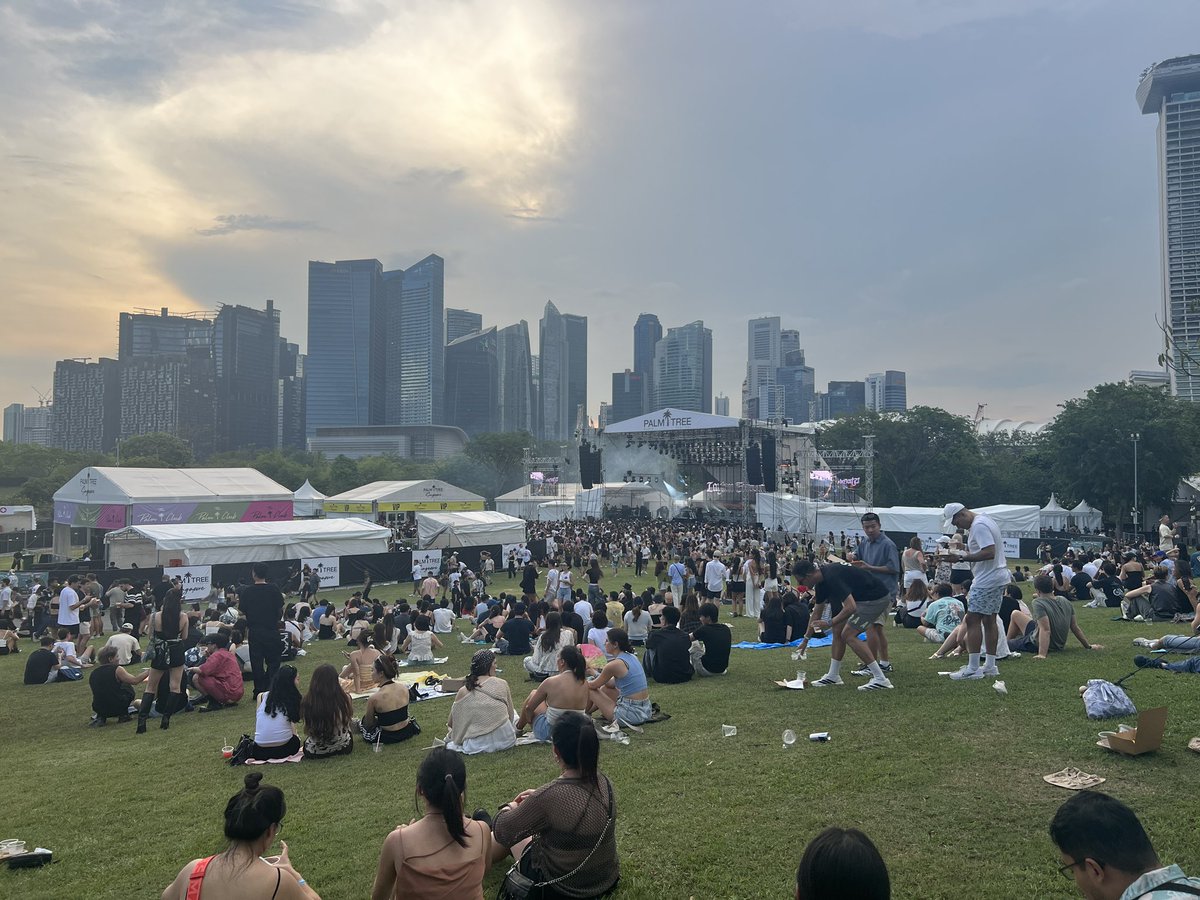 tadyuhs's tweet photo. any1 at the palm tree festival tn? https://t.co/qCj4B3D9WN
