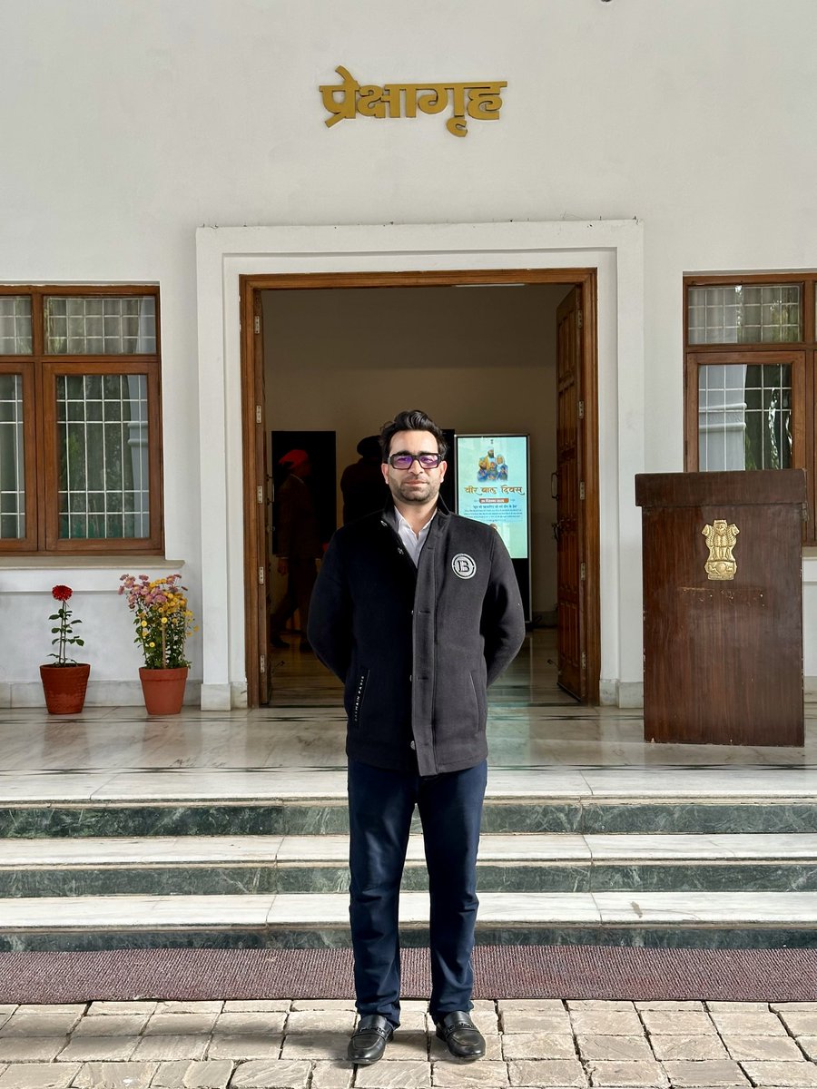 Umair Ronga tweet media