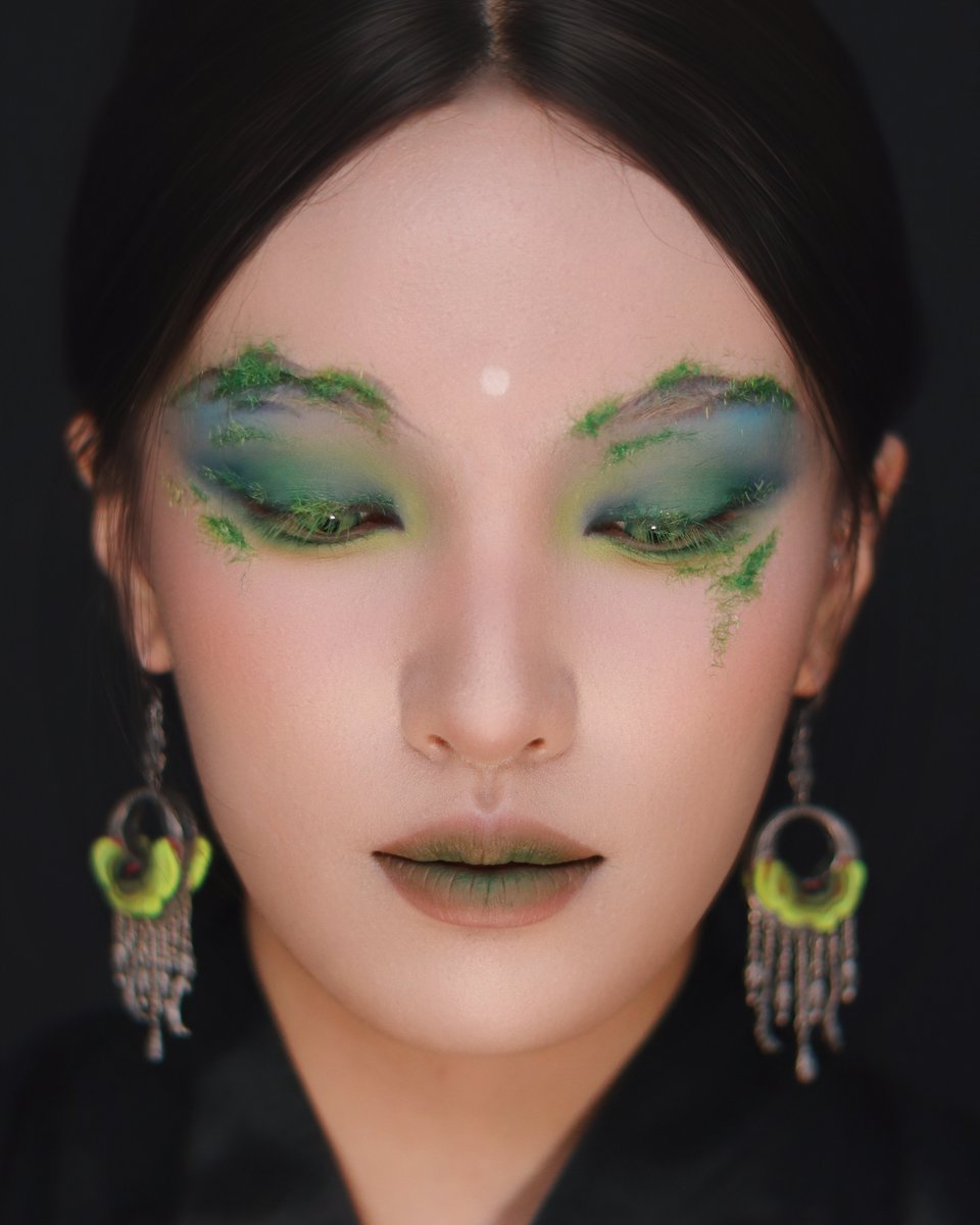 ChinaDaily's tweet image. The idea that personal adornment can be inspired by any facet of Chinese #culture has sparked innovation among beauty enthusiasts. #CulturalJourney #FunChina bit.ly/4cSrXoY