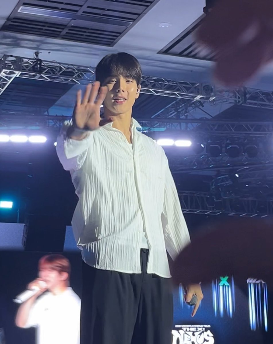 _seathesky's tweet photo. BENER BENER NIH LOPE KU DIKASIH JEMPOL???😭

but it’s okay thx nunu for noticing me!!!￼￼￼￼￼😩🫶🏻 #MONSTAX_THEX_NEXUS #MONSTAXinJakarta https://t.co/7UmHr9GQgH