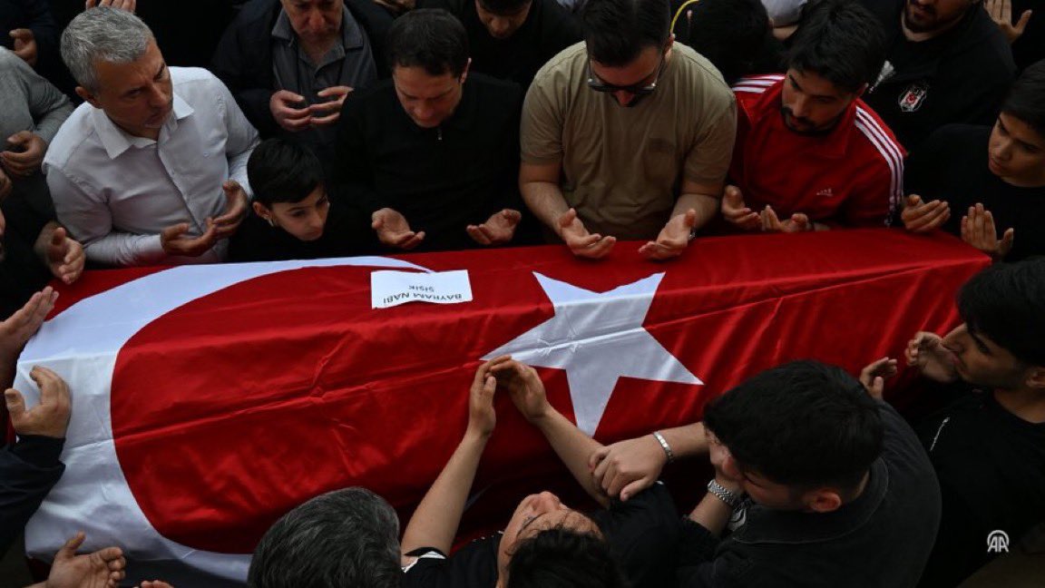 b🇹🇷 #OkullardaKatliamaHayır 🎗️ tweet media