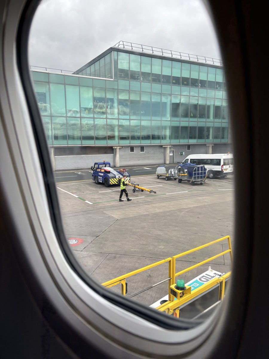 mpob_uk's tweet photo. @Ryanair so happy I’m not row 11. MAN-IBZ https://t.co/Wq7dBsp6N6