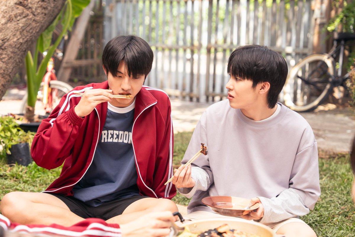 KenPaulBrasil's tweet photo. “Comer churrasco de porco (no estilo tailandês) ou comer porco com você, qual é mais gostoso? 🤭🥓😋”
🐣: O Porco do Paul queimou

//meu amor, tudo nessa coisa tava queimando kkk 
#WhenOrangesFall #KenPaul 
#kenji_kanthee #tananloh_ 
#WhenOrangesFallQ16 https://t.co/4IGE2Ob82Q