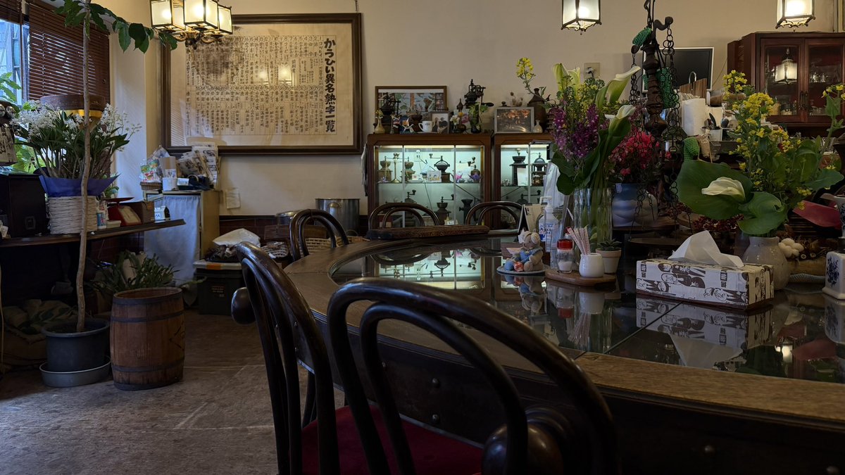 saintgumi's tweet photo. today i visited a cafe that reminded me so much of an apothecary and the loveliest owner gifted me paper cranes https://t.co/owsF89dZl6