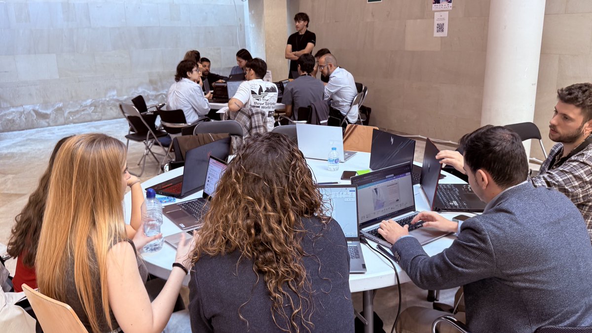 juliomayol's tweet photo. Seguimos trabajando con #IA en #gemelosdigitales #OncoTwin @IIS_IdISSC #somosclinico https://t.co/7CNUAxZ4IG