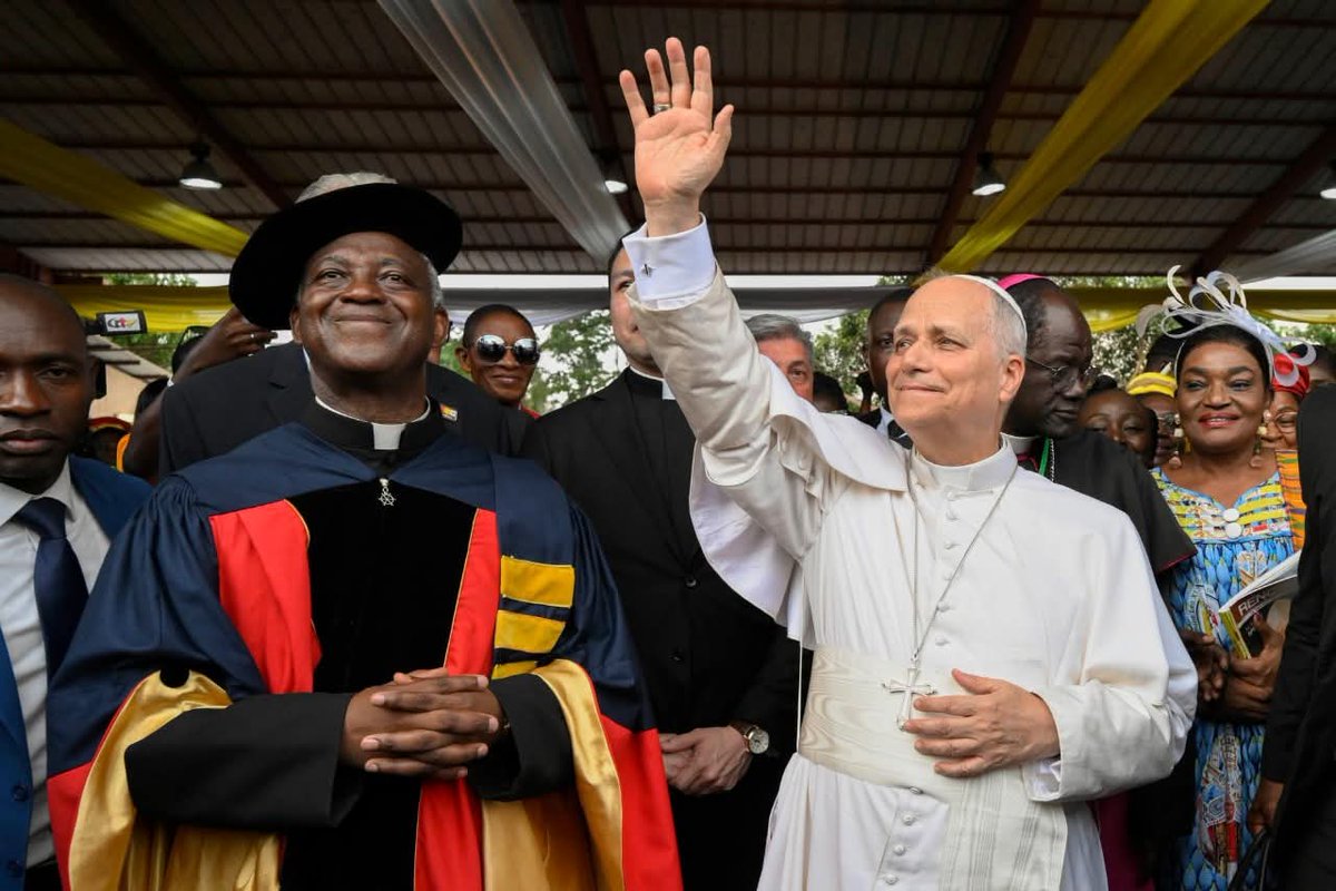 TheCameroonianZ's tweet image. « Je suis très reconnaissant pour votre accueil si chaleureux et pour tous les moments de joie que nous avons vécus ensemble. »

*Messe pontificale du Pape Léon XIV à Yaoundé.

#PapeAuCameroun2026 #Cameroon #PapeLéonXIV