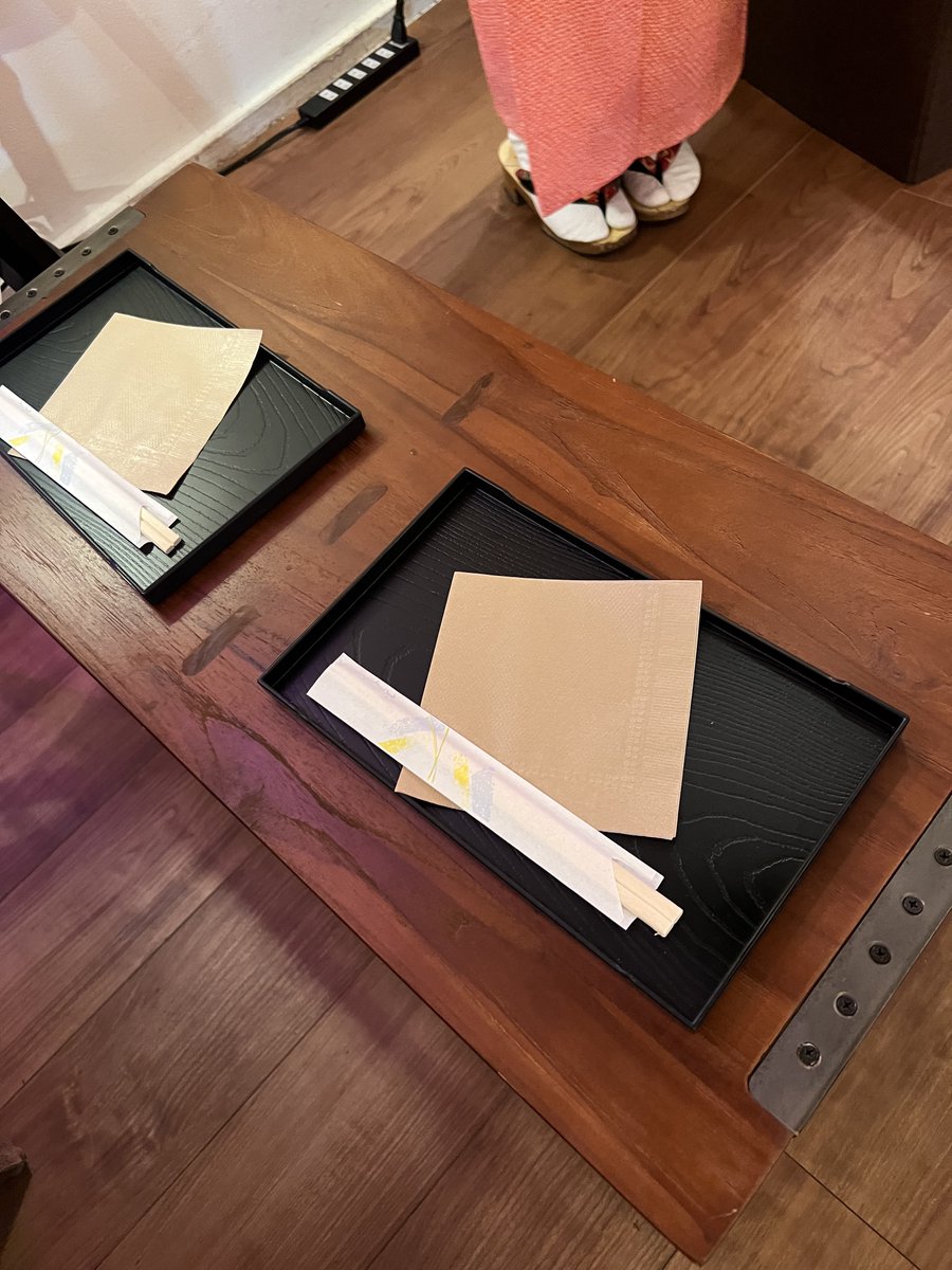 さぁ19時より珈琲寄席会場🌸
19時30分より開催です本日も🈵満員御礼ありがとうございます♪

焼酎亭のメンバーも張り切っております🍶✌️