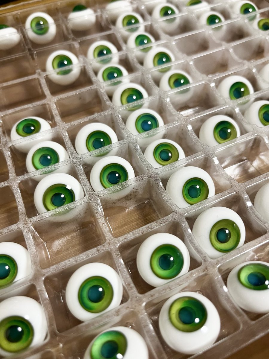 緑の目玉たくさん🍈