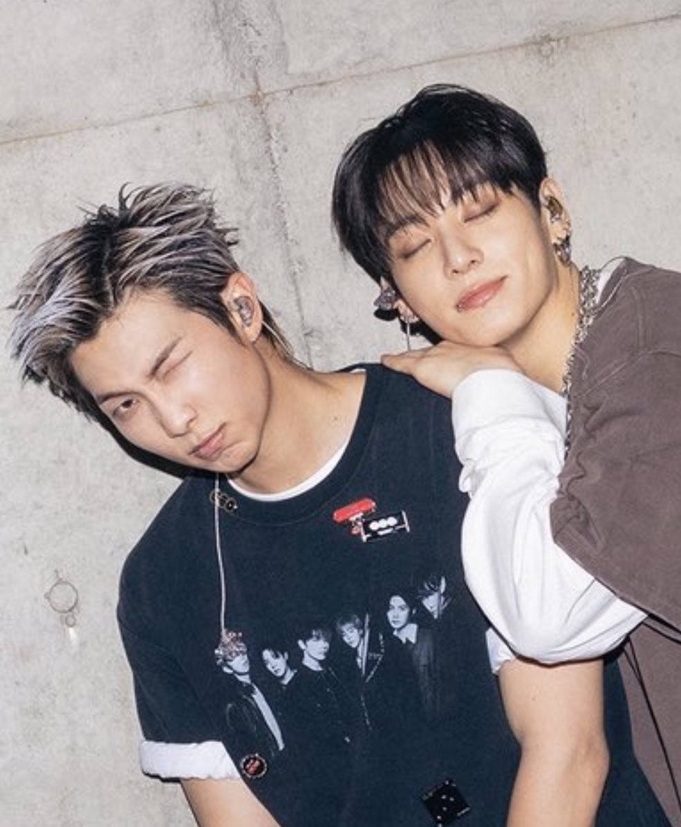 Sv__________v2's tweet photo. 래퍼여친 너무 아름다우셔 https://t.co/DkM5pexIhs