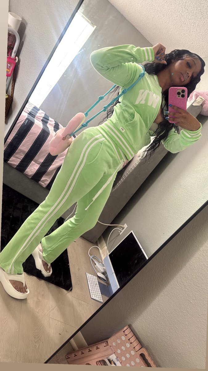 guttakezz's tweet photo. just be in hiding too much 🎀🍀 https://t.co/KhCcFF4Pon