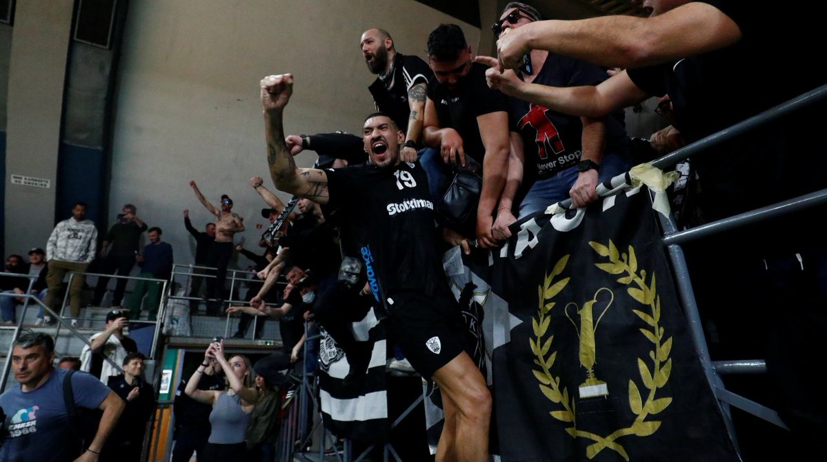 PaokCuba4's tweet image. Ώρα τελικών και υπερβάσεων.

Ήμασταν σταθεροί σε δύο σερί παιχνίδια. Τώρα πρέπει να είμαστε σταθεροί σε περισσότερα παιχνίδια.

Ο ΠΑΟΚ πρέπει να παίξει καλό σερβίς και μπλοκ-άμυνα, ενώ να μην επιτρέψει να δεχτεί άσους και να κρατήσει την μπάλα.

#PAOKVolley #ACPAOK #VolleyLeague