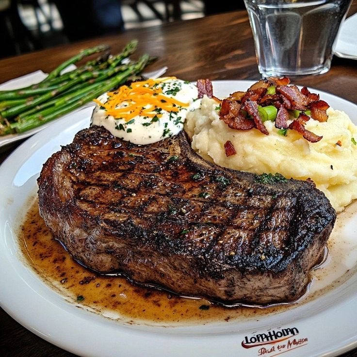 _FoodieX's tweet photo. What’s you fav drink to pair with this meal? https://t.co/ePvJS6Ji5Y
