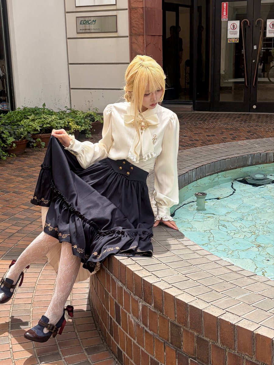 しおん tweet media